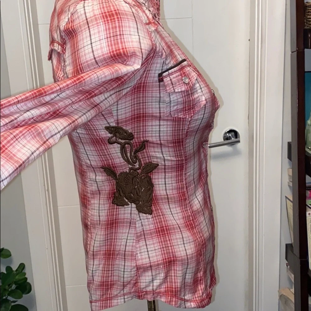 NWT Guess long sleeve button up top - Picture 2 of 5